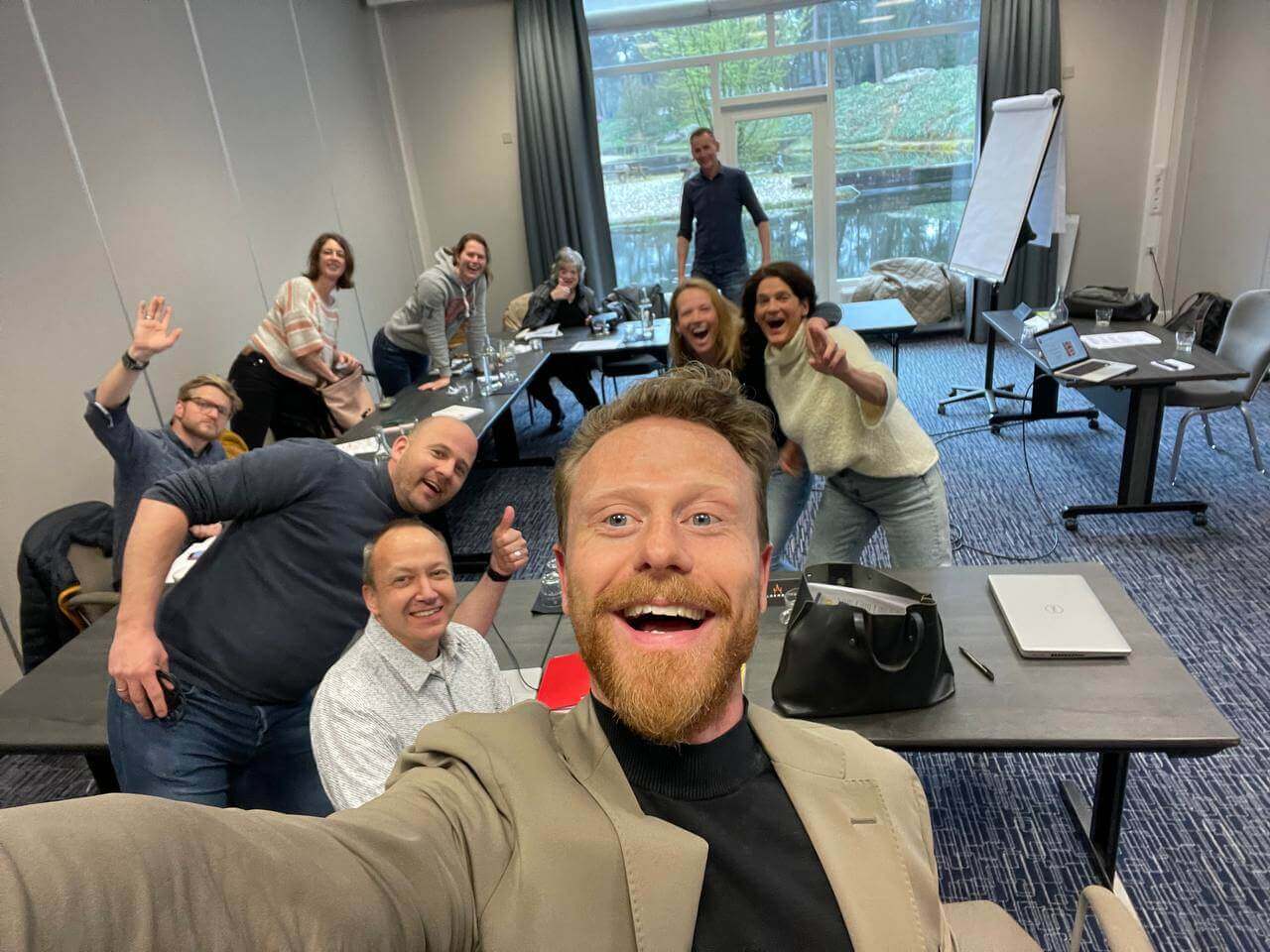 David-geeft-training-op-school